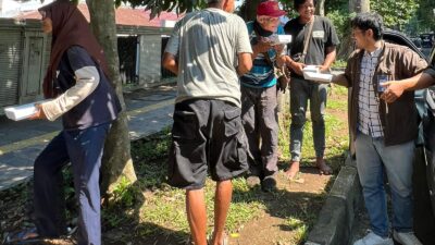 Bukan Sekadar Perbankan: BRI Bogor Pajajaran Hadirkan Senyuman Warga Lewat Paket Makanan Jum’at Berkah
