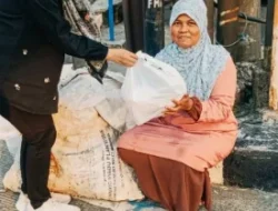​BRI BO Lebak Bulus Konsisten Gelar Jumat Berkah, Bagikan Paket Sembako ke Warga