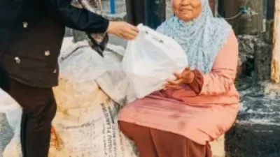​BRI BO Lebak Bulus Konsisten Gelar Jumat Berkah, Bagikan Paket Sembako ke Warga